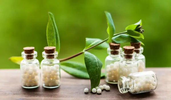 Homeopatske bočice i prirodne remedije u ordinaciji za klasičnu homeopatiju mr. sc. Žakline Dodig-Soklić u Puli, dostupne za klijente iz Istre i Hrvatske.